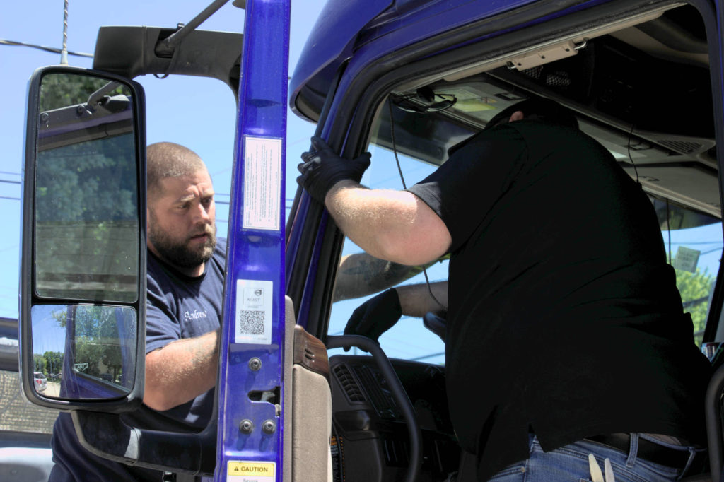 Semi Truck Glass Replacement